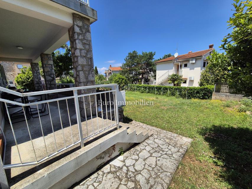 Malinska - hiša s tremi apartmaji