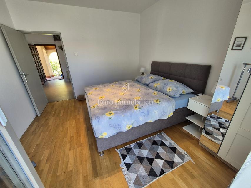 Malinska - hiša s tremi apartmaji