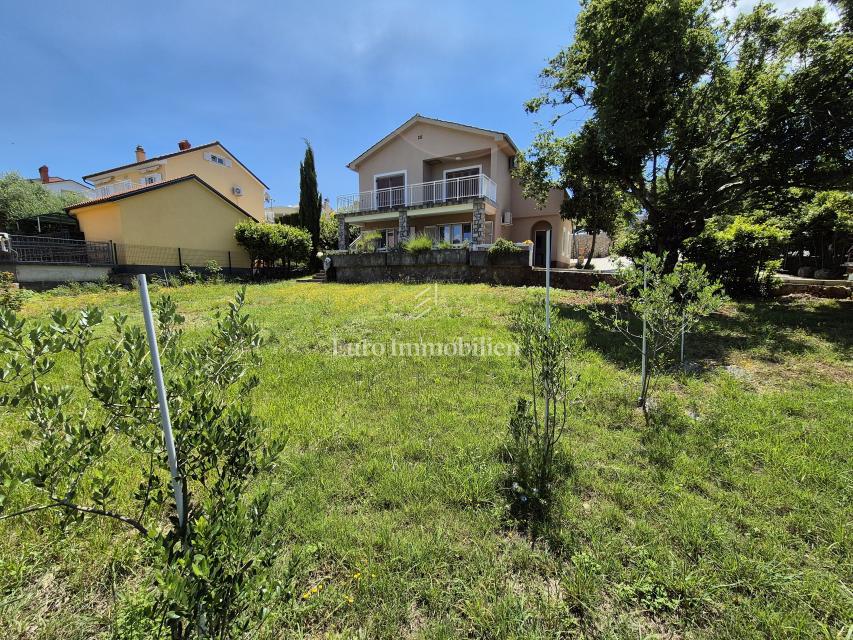 Malinska - hiša s tremi apartmaji