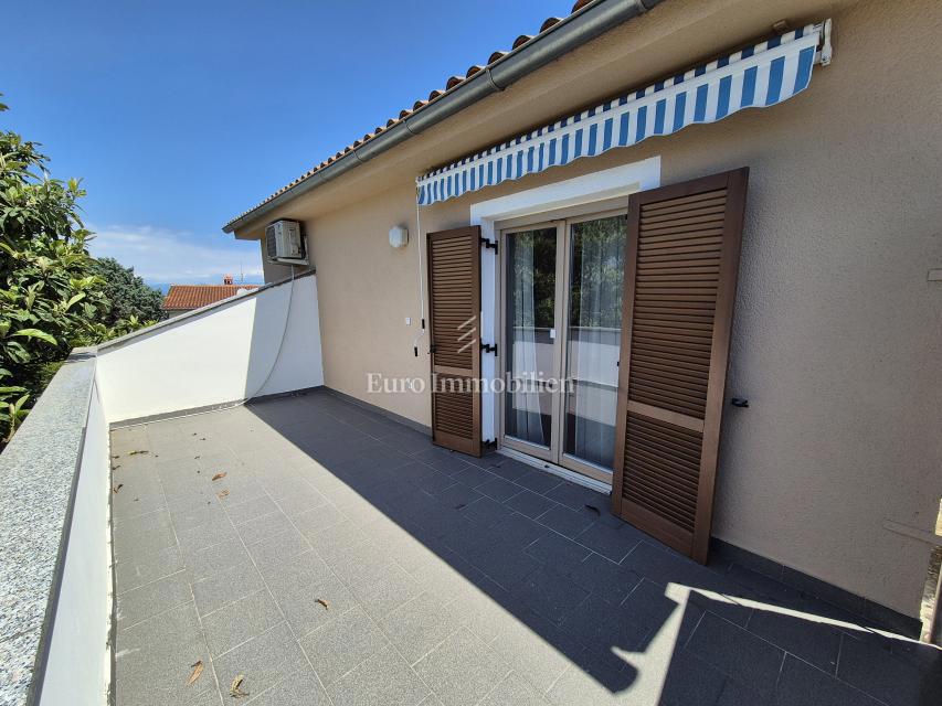 Malinska - hiša s tremi apartmaji