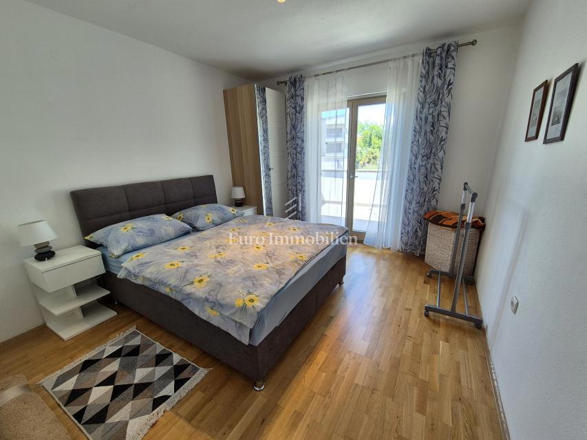 Malinska - hiša s tremi apartmaji