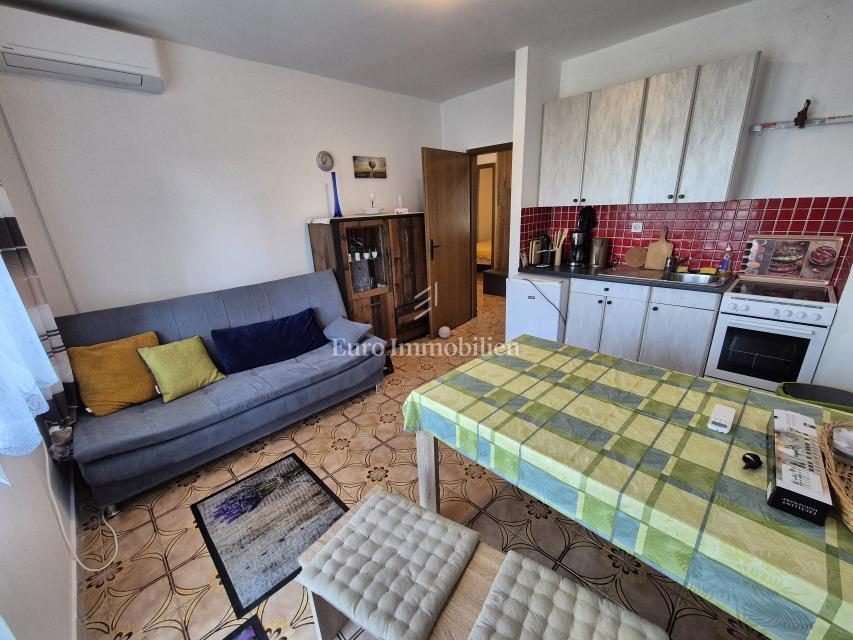 Malinska - hiša s tremi apartmaji