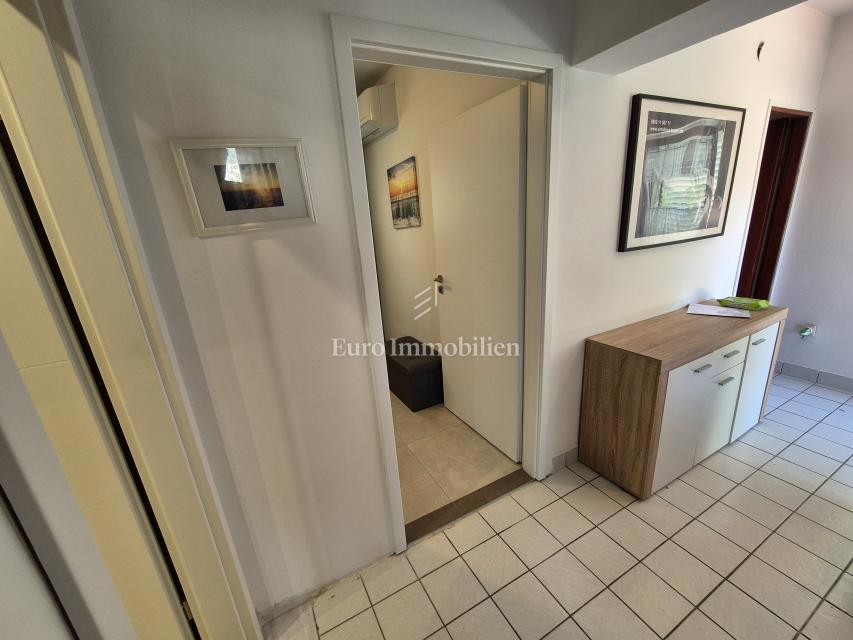 Malinska - hiša s tremi apartmaji