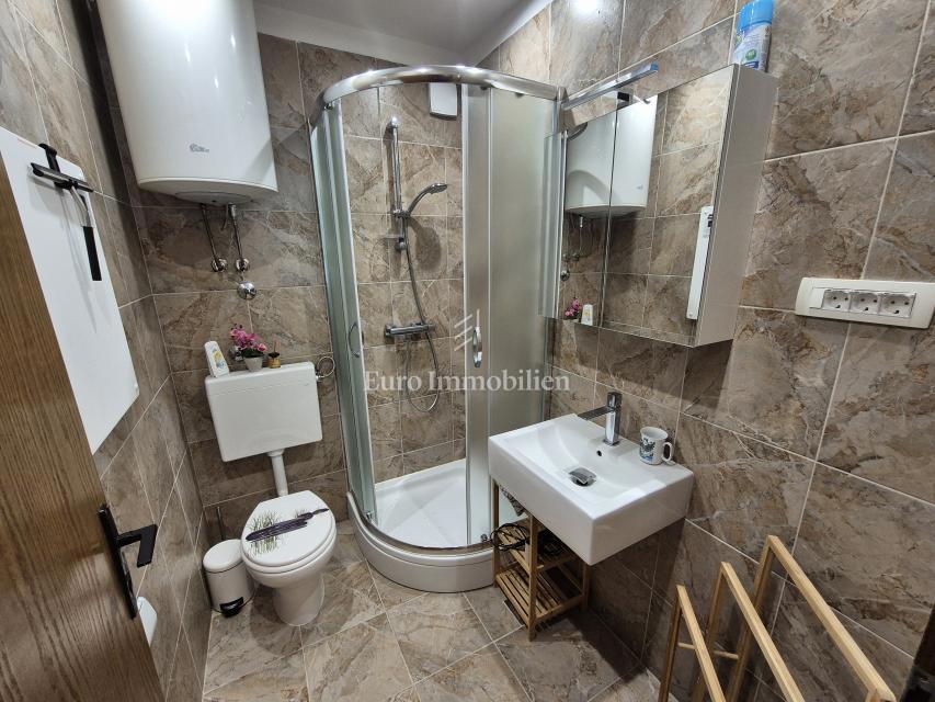 Malinska - hiša s tremi apartmaji