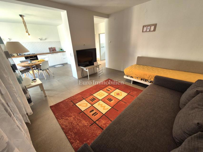 Malinska - hiša s tremi apartmaji