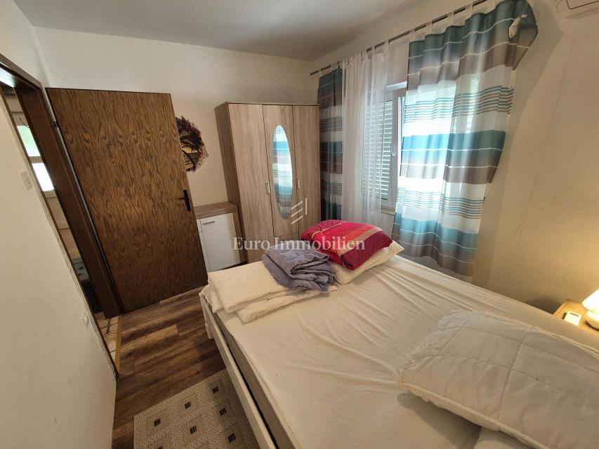Malinska - hiša s tremi apartmaji