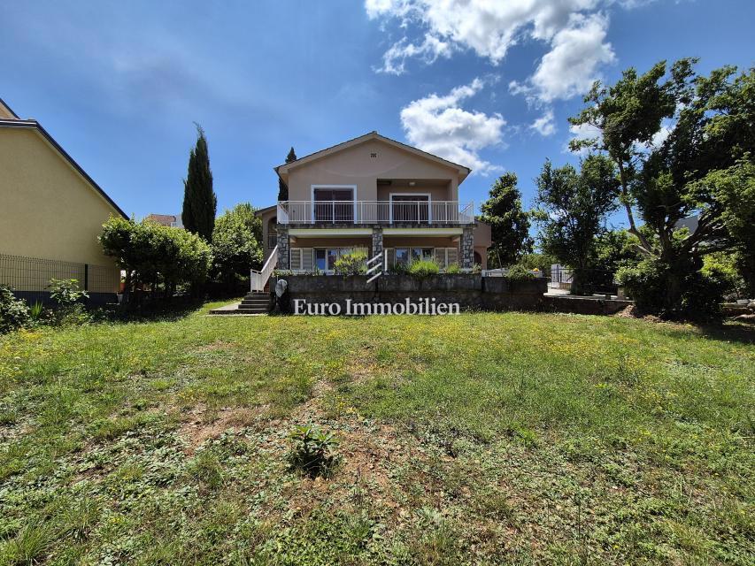 Malinska - hiša s tremi apartmaji
