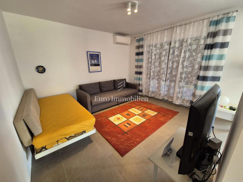 Malinska - hiša s tremi apartmaji