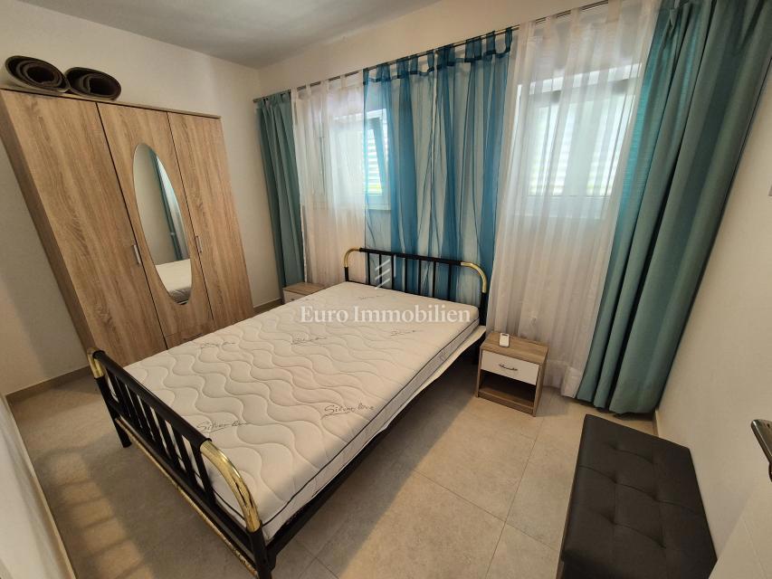 Malinska - hiša s tremi apartmaji