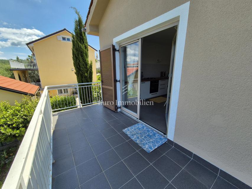 Malinska - hiša s tremi apartmaji