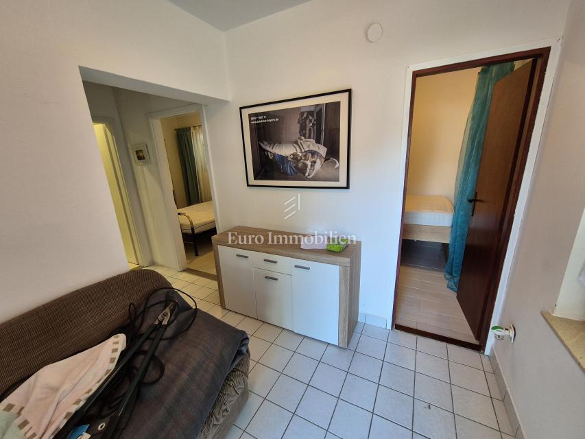 Malinska - hiša s tremi apartmaji
