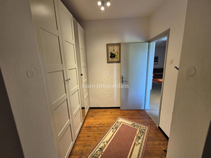 Malinska - hiša s tremi apartmaji