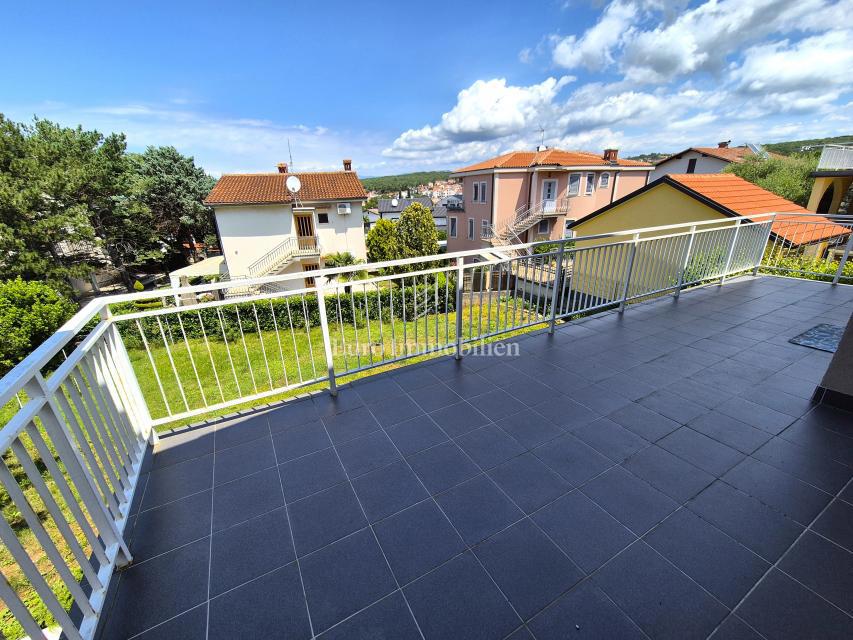 Malinska - hiša s tremi apartmaji