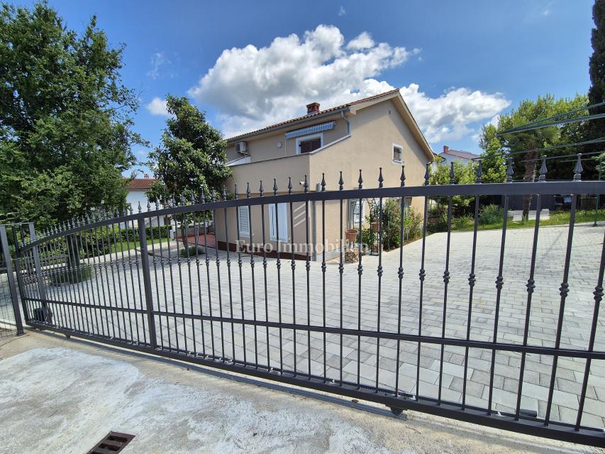 Malinska - hiša s tremi apartmaji