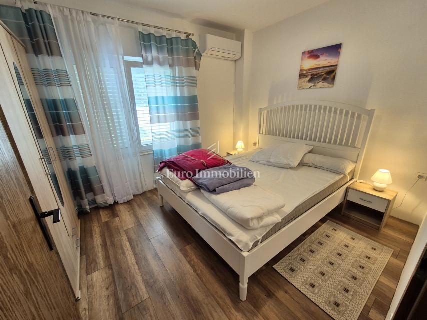 Malinska - hiša s tremi apartmaji