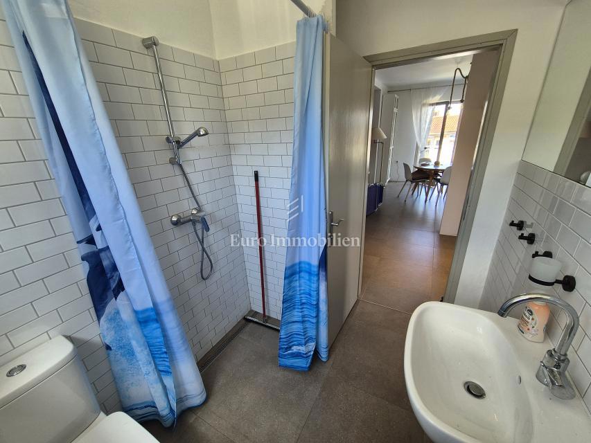 Malinska - hiša s tremi apartmaji