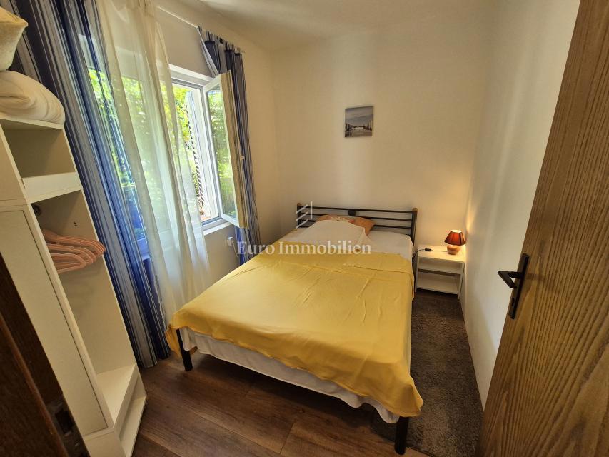 Malinska - hiša s tremi apartmaji