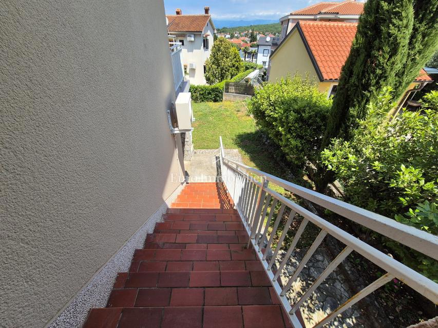 Malinska - hiša s tremi apartmaji