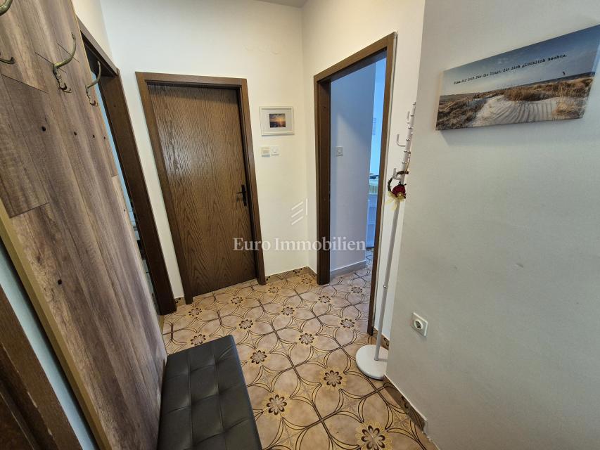 Malinska - hiša s tremi apartmaji