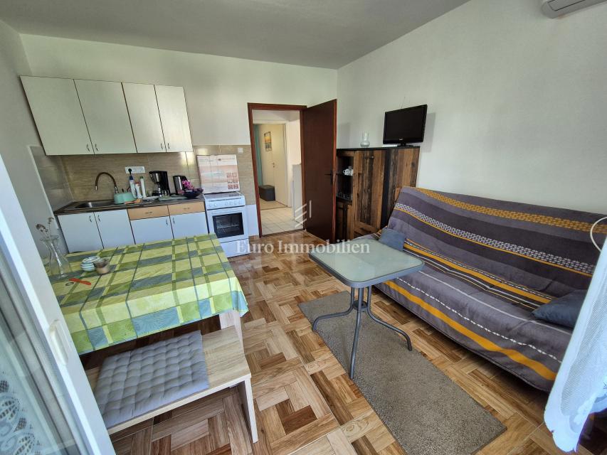 Malinska - hiša s tremi apartmaji