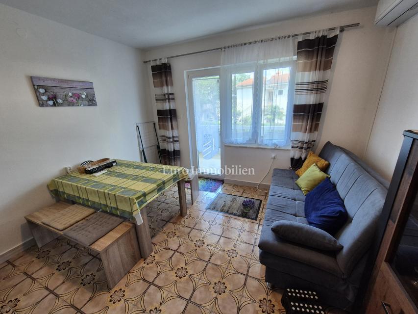 Malinska - hiša s tremi apartmaji