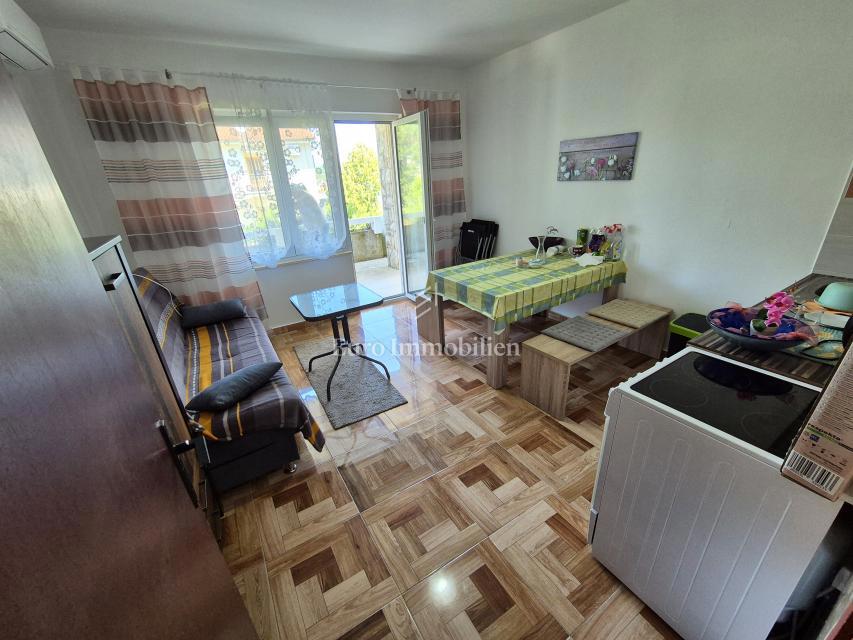 Malinska - hiša s tremi apartmaji