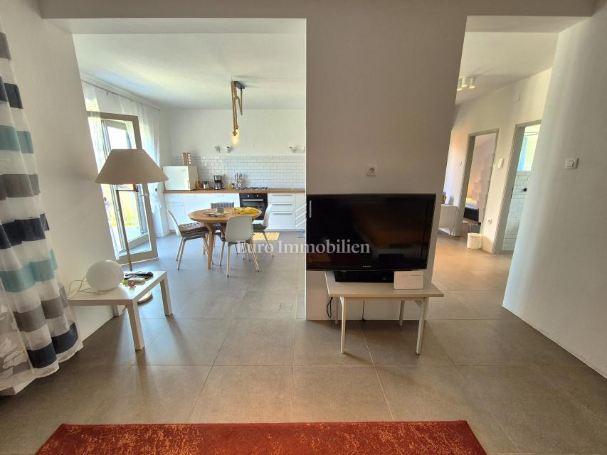 Malinska - hiša s tremi apartmaji