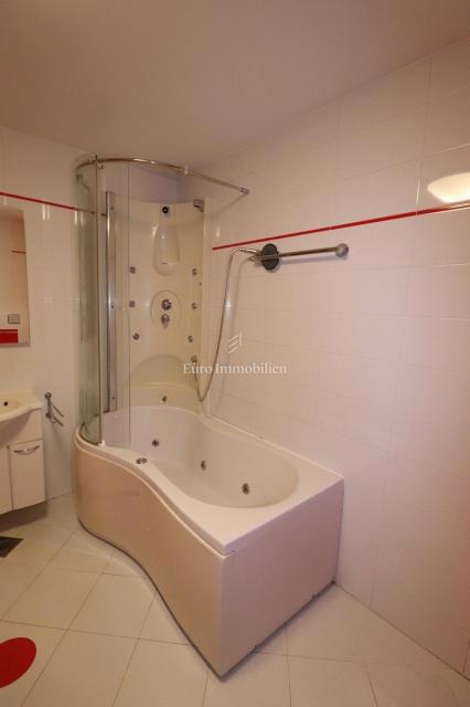 NOVIGRAD !!! Stanovanje s strešno teraso 52 m2 in garažo
