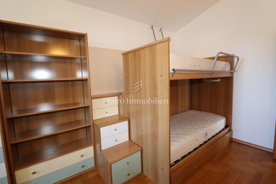 NOVIGRAD !!! Stanovanje s strešno teraso 52 m2 in garažo