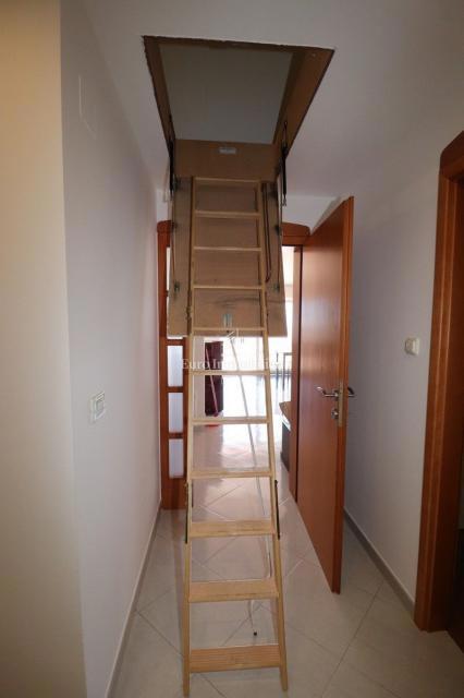 NOVIGRAD !!! Stanovanje s strešno teraso 52 m2 in garažo