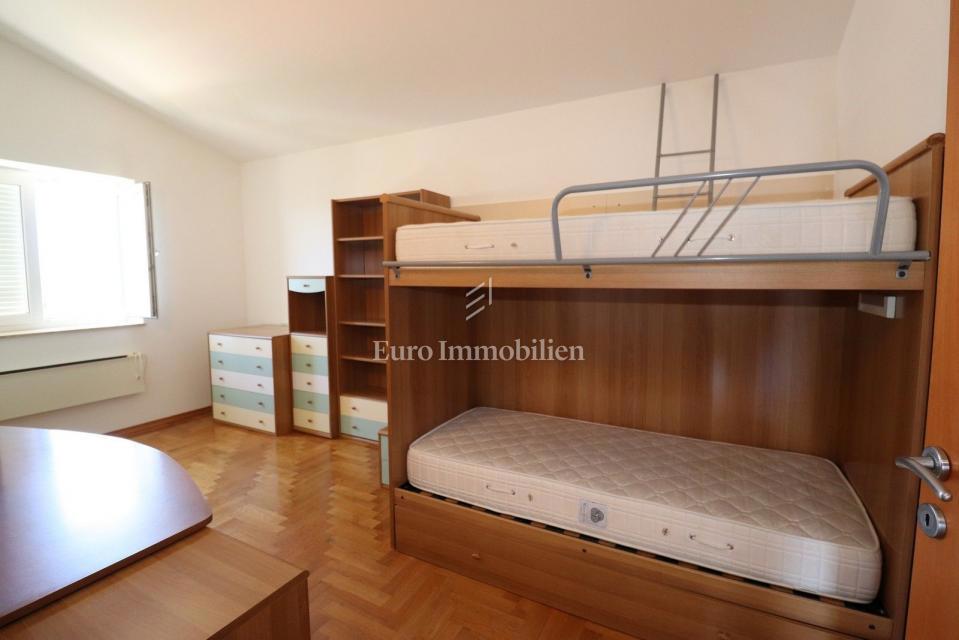 NOVIGRAD !!! Stanovanje s strešno teraso 52 m2 in garažo