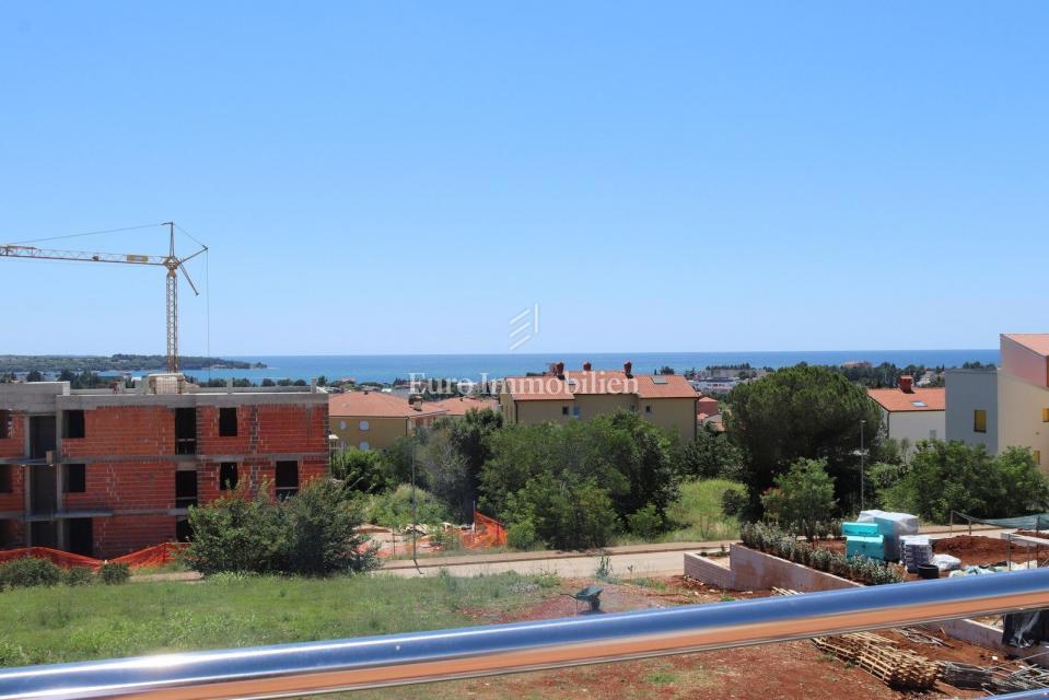 NOVIGRAD !!! Stanovanje s strešno teraso 52 m2 in garažo