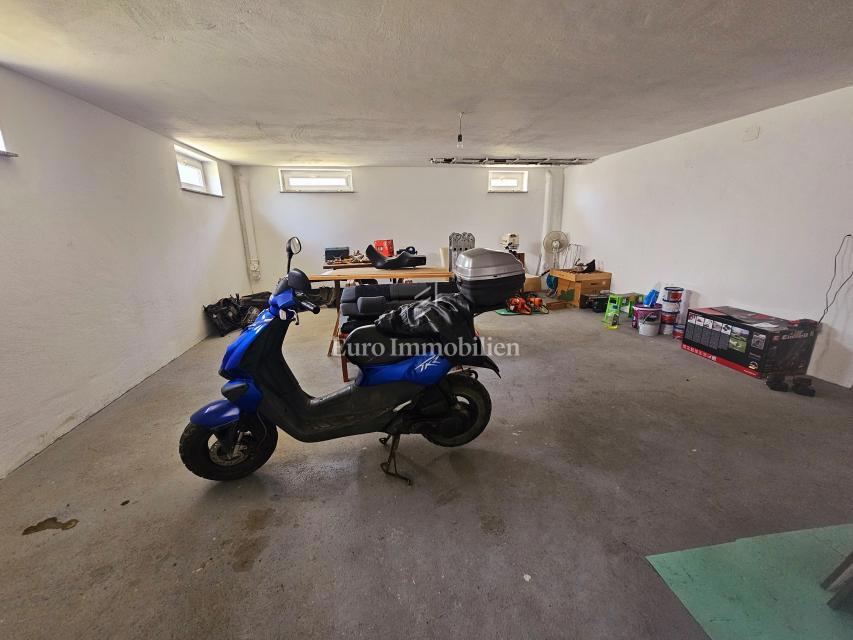 Malinska - prostorna hiša s tremi apartmaji