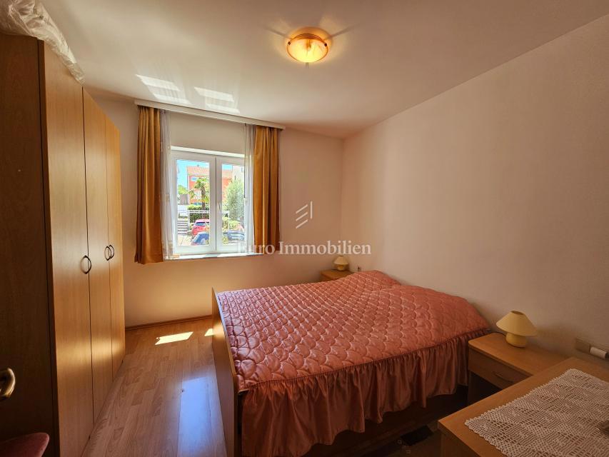 Malinska - prostorna hiša s tremi apartmaji