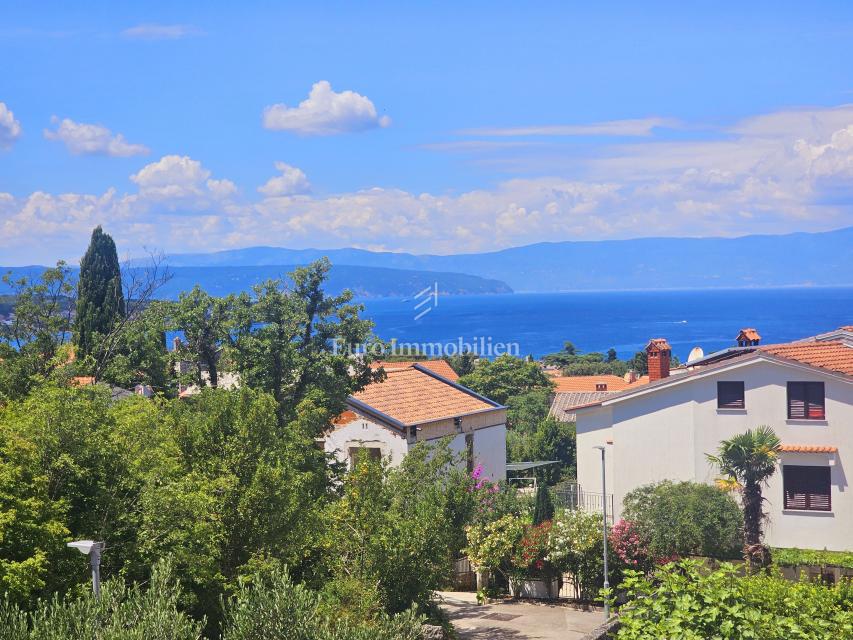 Malinska - prostorna hiša s tremi apartmaji
