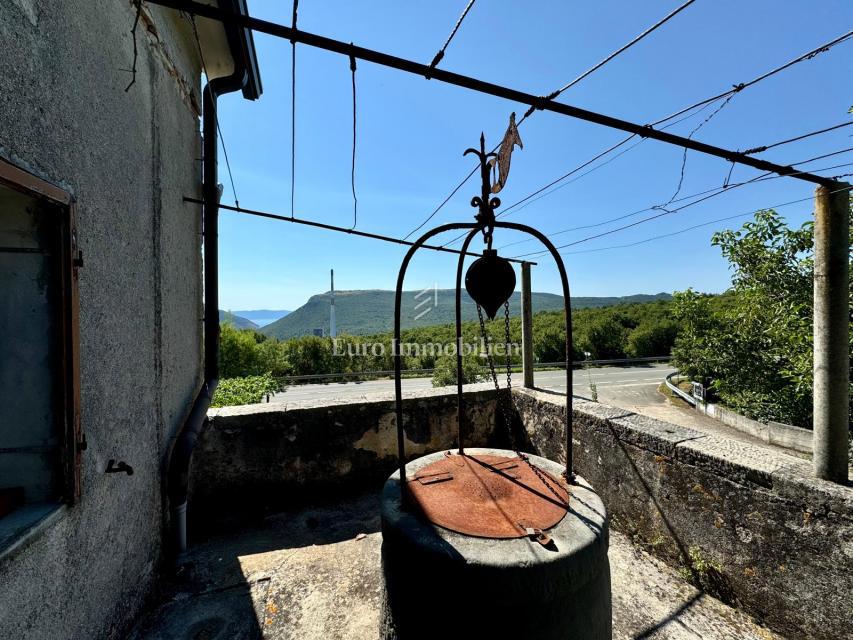 Samostojna kamnita hiša v fazi prenove