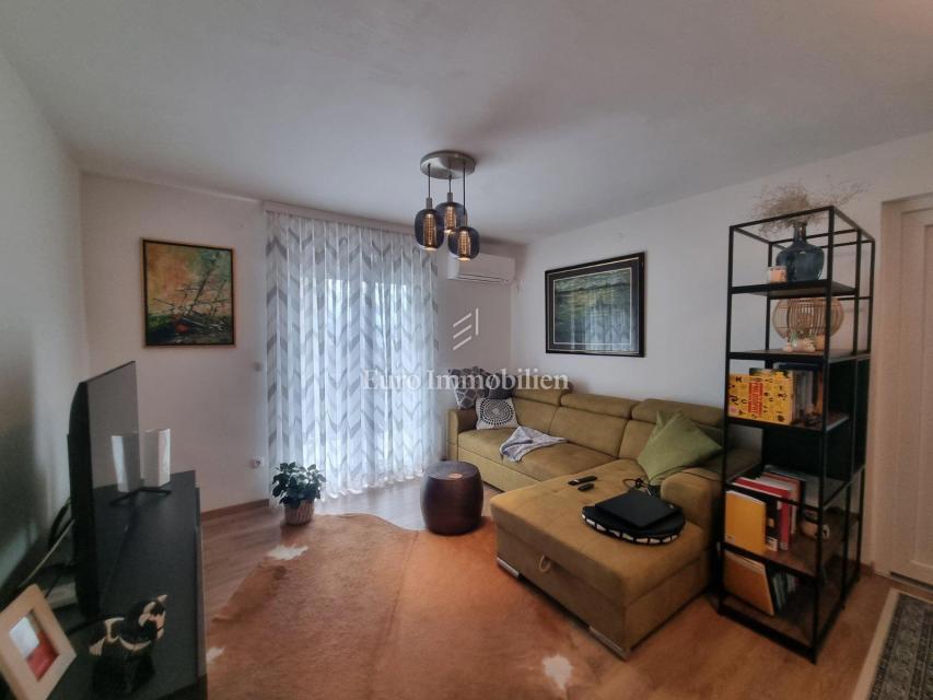 NOVI VINODOLSKI, stanovanje na lepi lokaciji