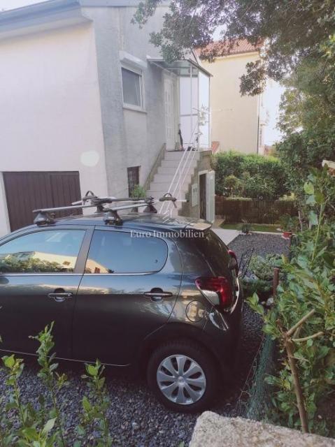 NOVI VINODOLSKI, stanovanje na lepi lokaciji
