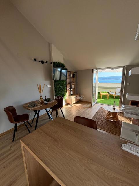 CRIKVENICA, apartma s prekrasnim pogledom na morje