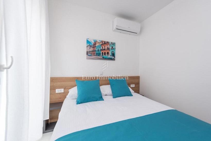 Novalja - pritlični apartma z bazenom