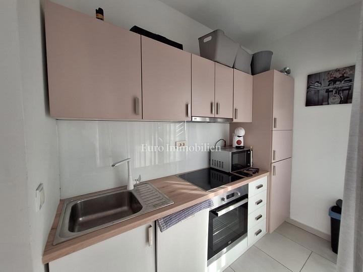 Novalja - pritlični apartma z bazenom