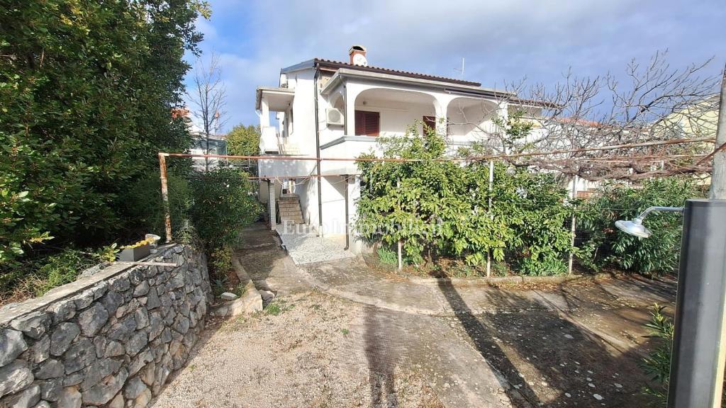 Mesto Krk - hiša s tremi apartmaji