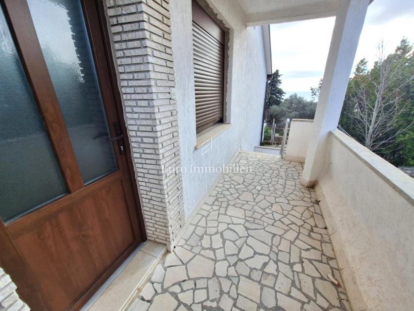 Mesto Krk - hiša s tremi apartmaji