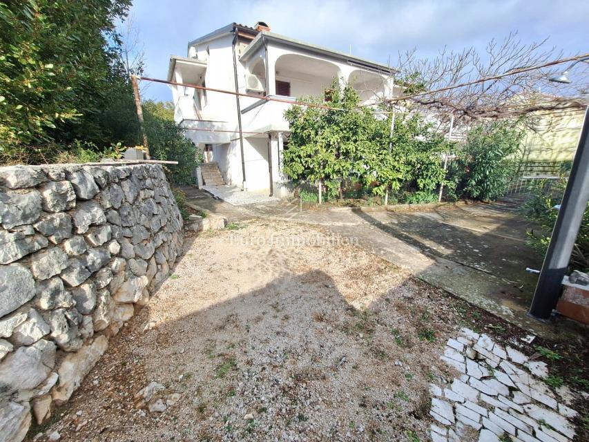 Mesto Krk - hiša s tremi apartmaji