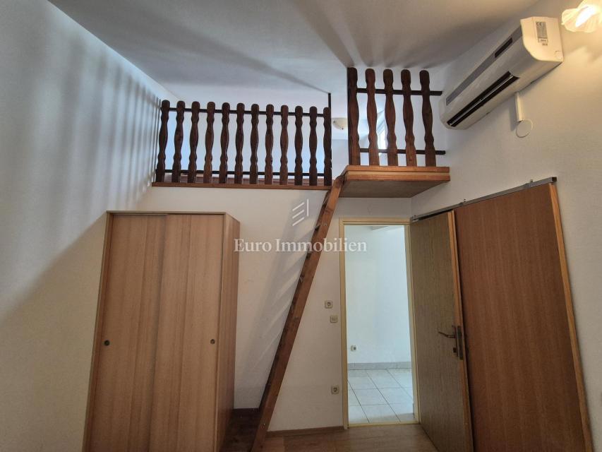 Vodice - hiša s 3 apartmaji