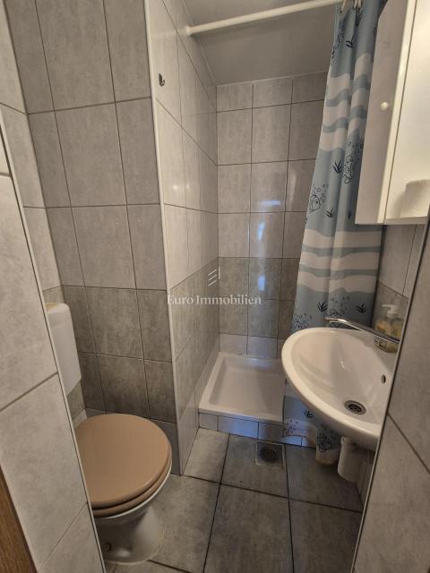 Vodice - hiša s 3 apartmaji