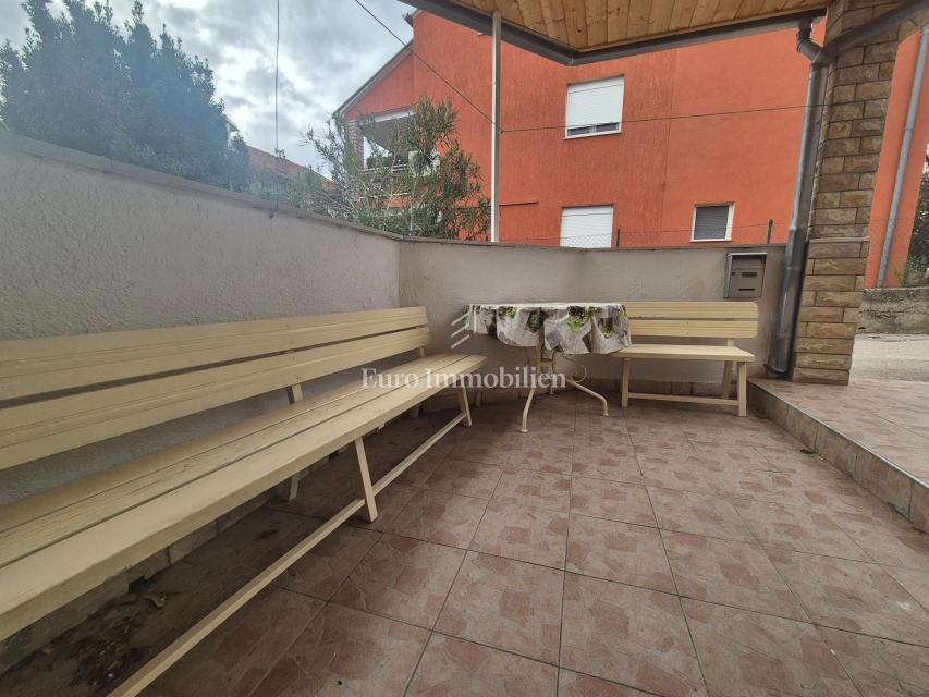 Vodice - hiša s 3 apartmaji