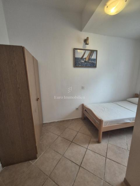 Vodice - hiša s 3 apartmaji