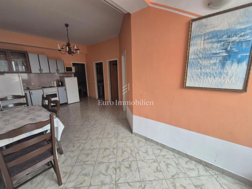 Vodice - hiša s 3 apartmaji
