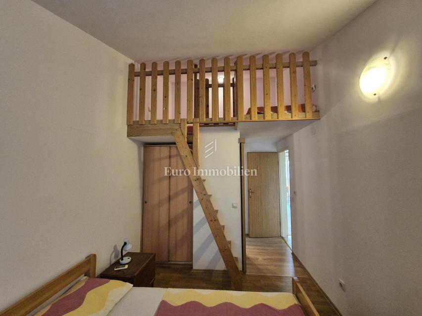 Vodice - hiša s 3 apartmaji